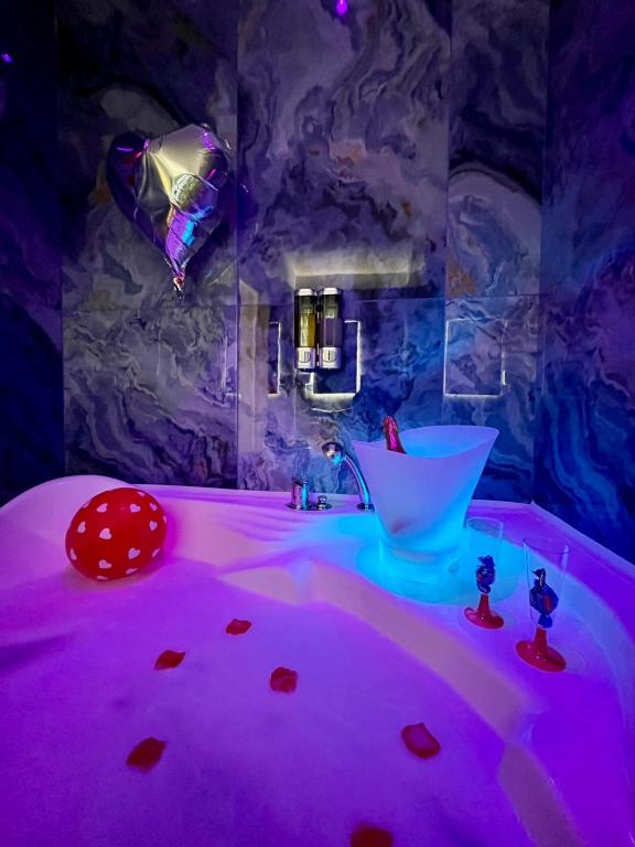 Luxury Suite 1 Rosati — Vasca idromassaggio con cromoterapia